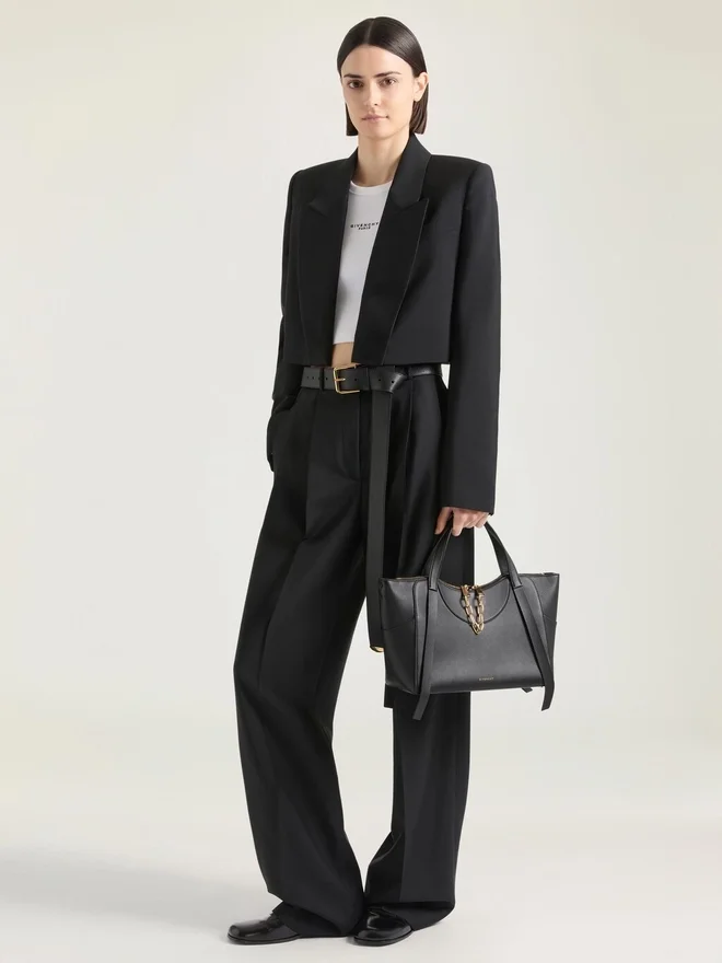Medium the Snatch Bag in Grained Leather Medium the Snatch Bag in Grained Leather