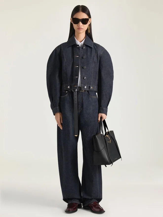Medium the Snatch Bag in Grained Leather Medium the Snatch Bag in Grained Leather