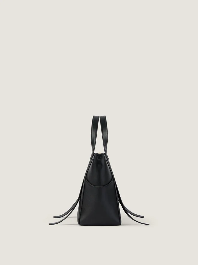Medium the Snatch Bag in Grained Leather Medium the Snatch Bag in Grained Leather