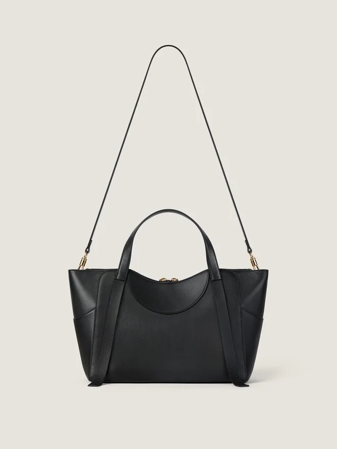 Medium the Snatch Bag in Grained Leather Medium the Snatch Bag in Grained Leather