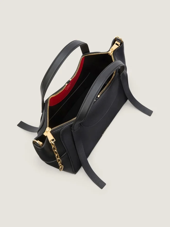 Medium the Snatch Bag in Grained Leather Medium the Snatch Bag in Grained Leather
