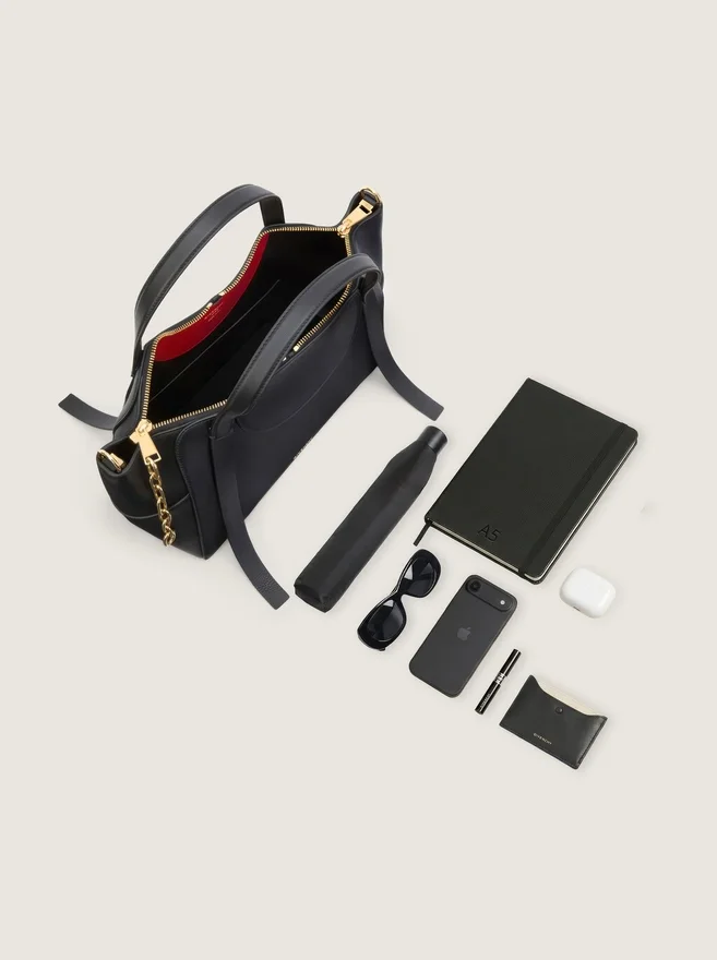 Medium the Snatch Bag in Grained Leather Medium the Snatch Bag in Grained Leather