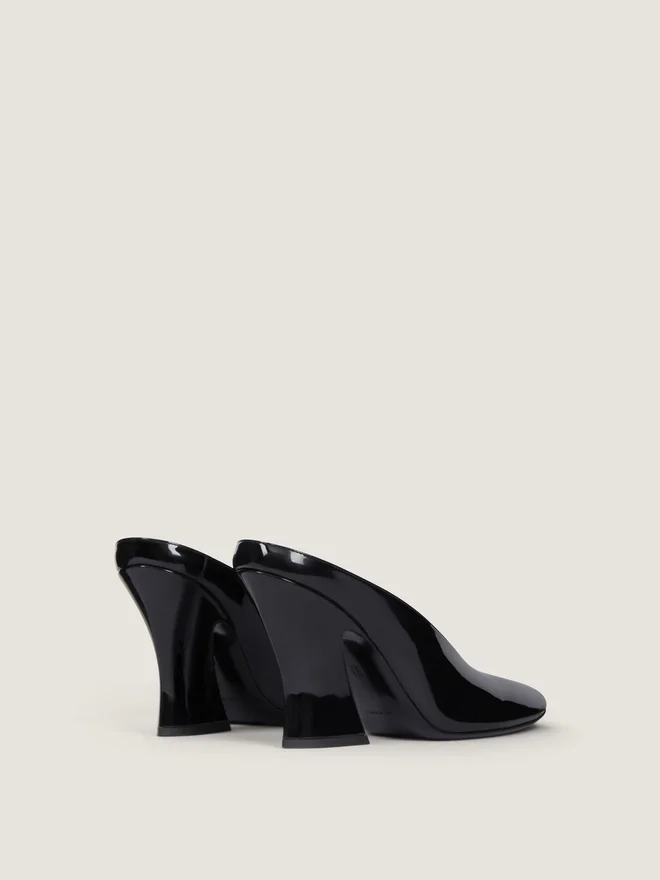 Sculpted Heeled Mules in Patent Leather Sculpted Heeled Mules in Patent Leather